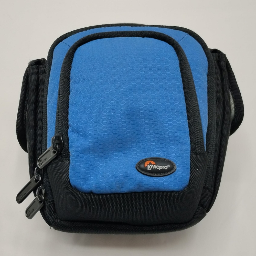 Lowepro Clips 100 Camera Travel Bag Arctic Blue w/ Strap – Compact DSLR/SLR Case - Picture 2 of 8